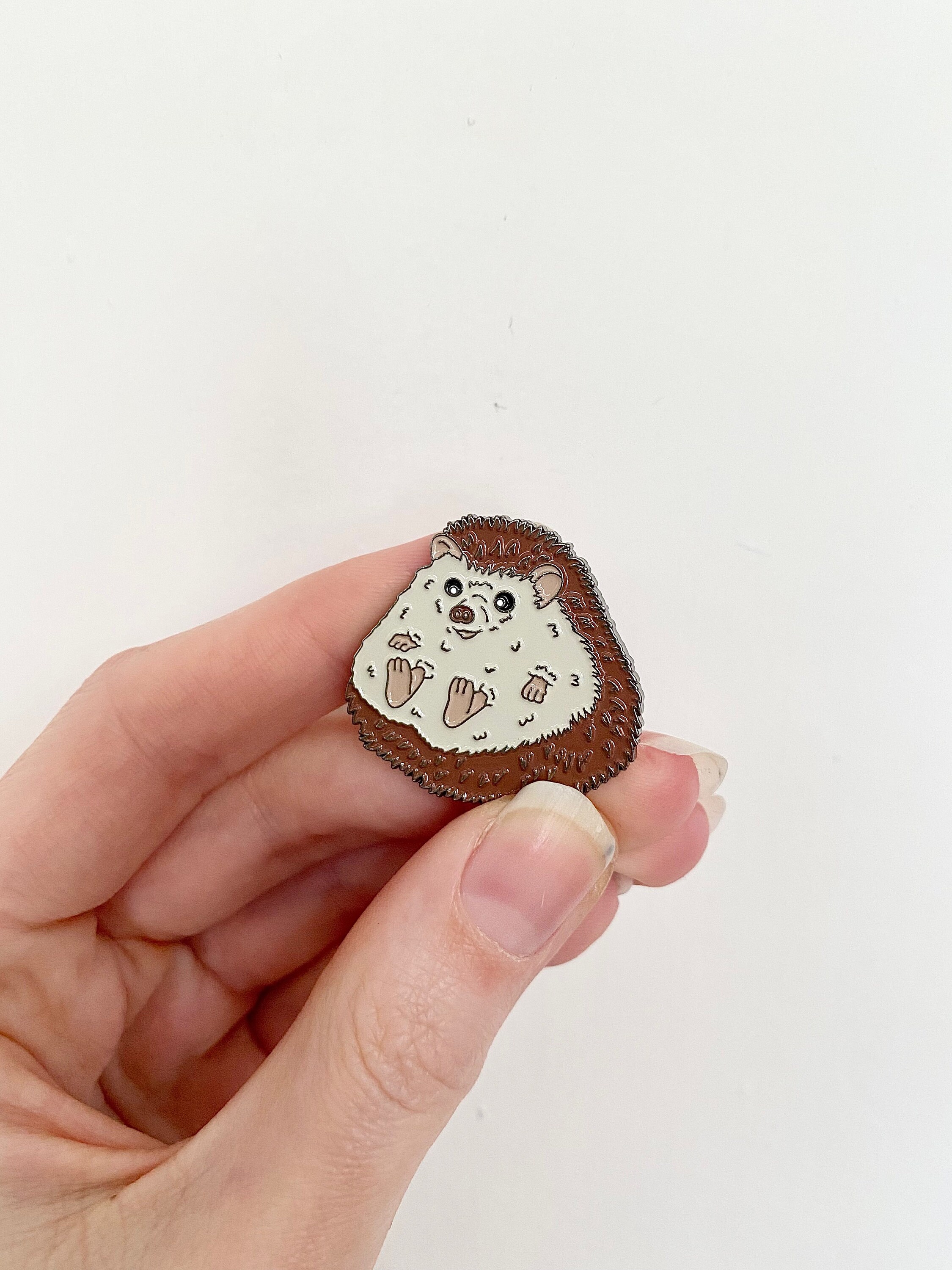 ハリネズミのピンバッジ - Etsy 日本