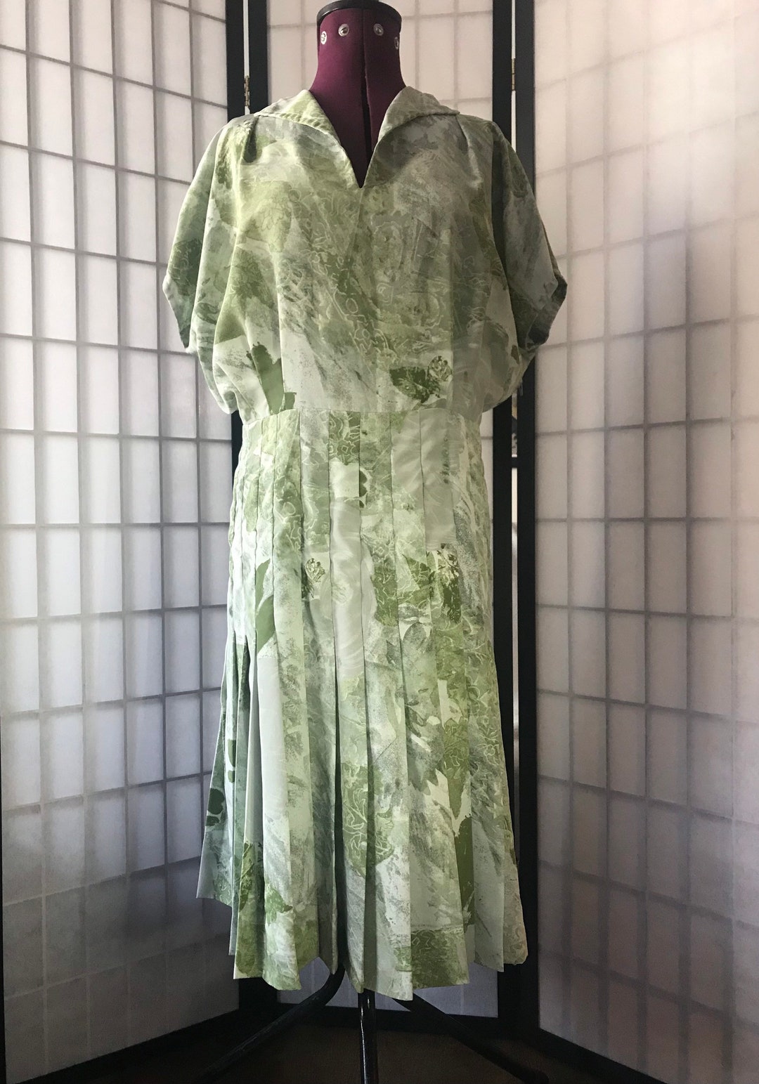 Unique 1980s Green Leaf Print Vintage Dress. - Etsy UK