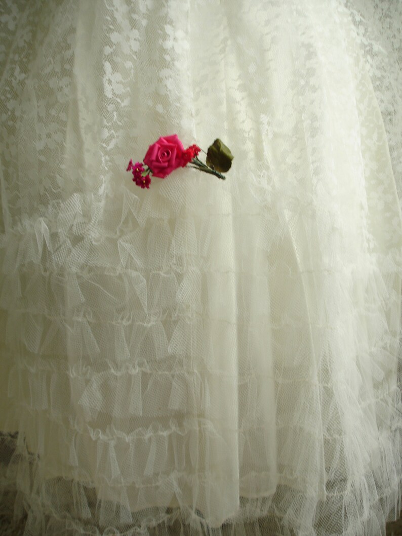 Like New White Lace 195060 WeddingBridal Dress Rockabilly Coronation wlace shawl