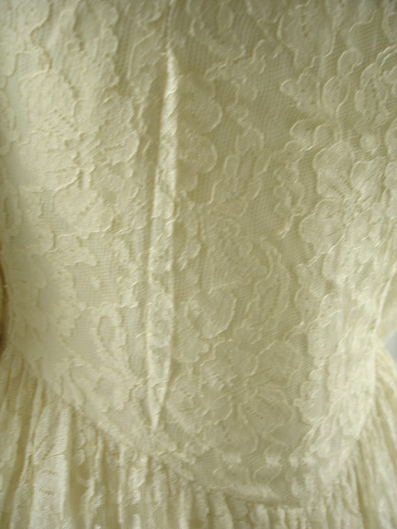 Antique Ivory Lace Wedding Dress and Lace Cap 193… - image 7