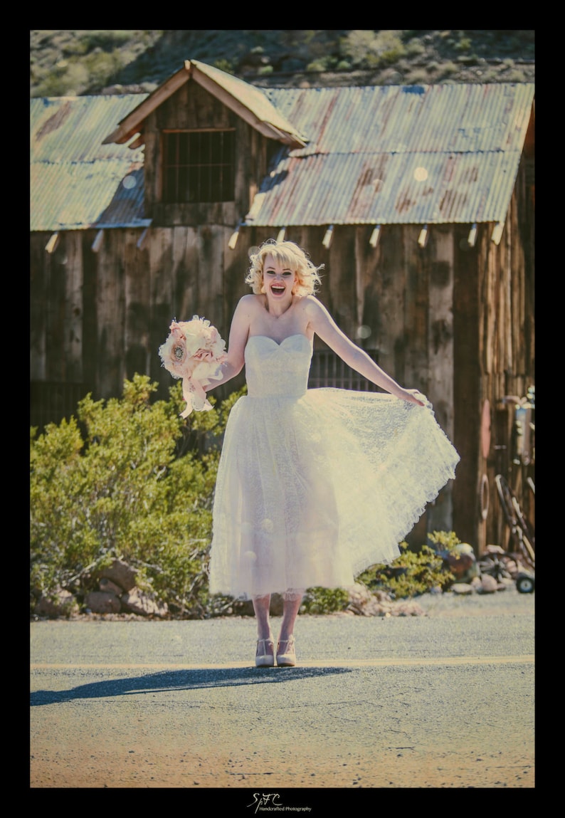 Like New White Lace 195060 WeddingBridal Dress Rockabilly Coronation wlace shawl