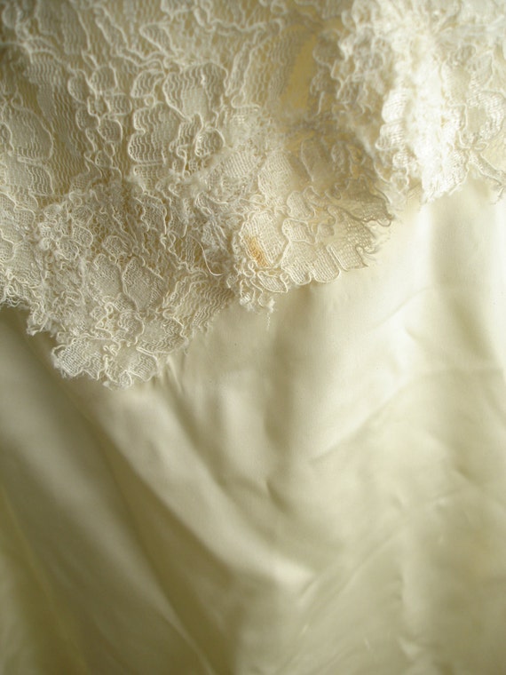 SATIN GOWN WITH LACE DETAILING