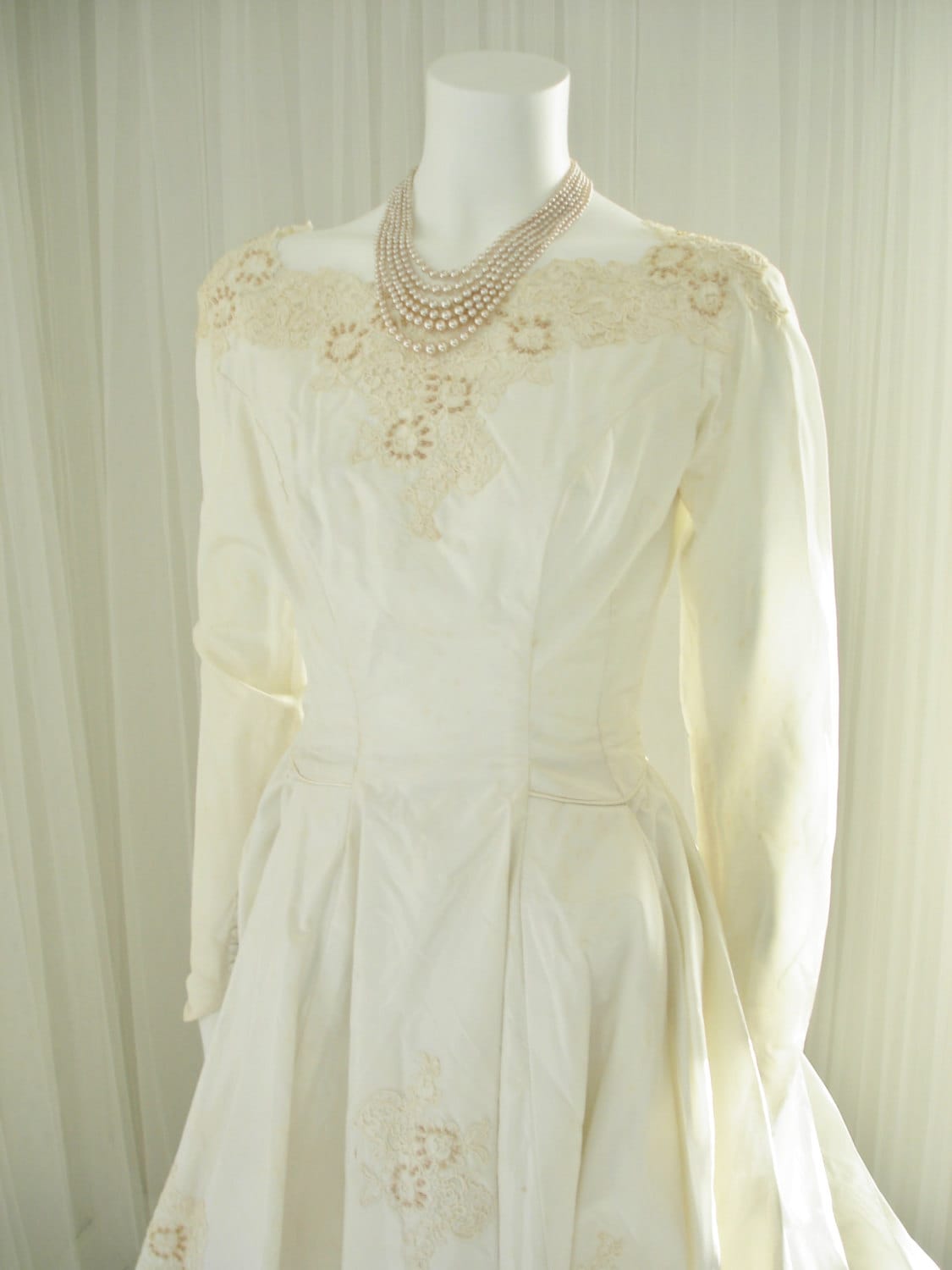 1940s Silk Taffeta Ribbon Gown main image 1