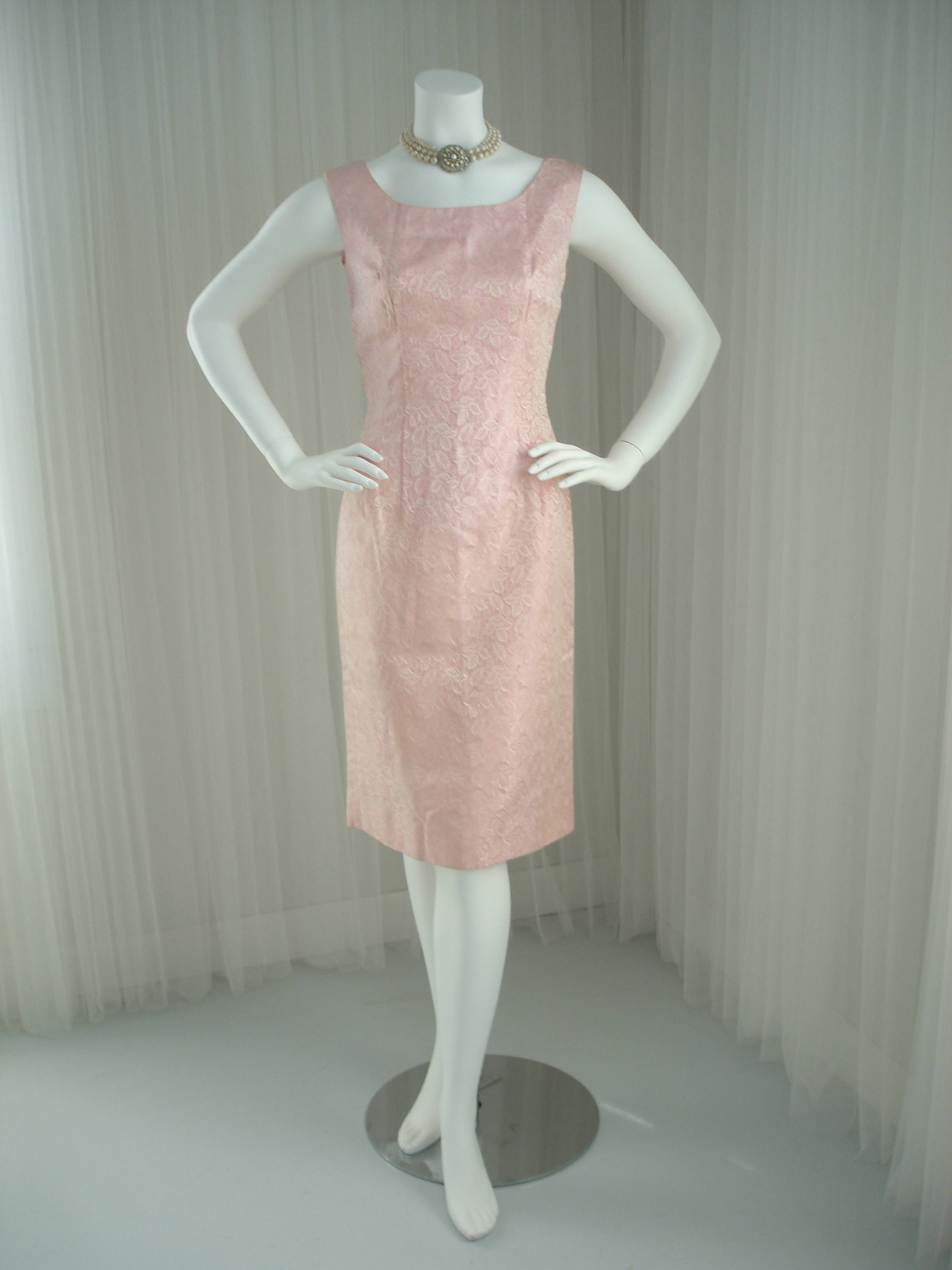 S/M | 1950s/60s Pink Red Brocade Wiggle Dress