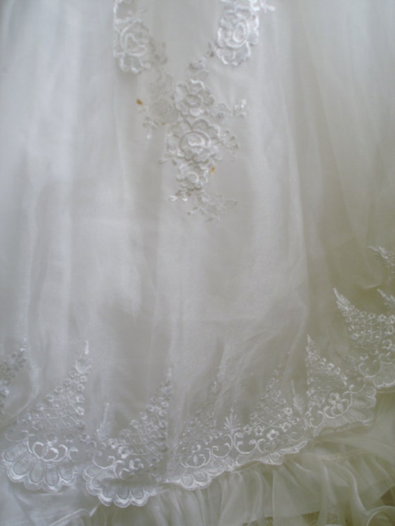Vintage Ruffled Wedding Dress Lady Antebellum Sty… - image 5