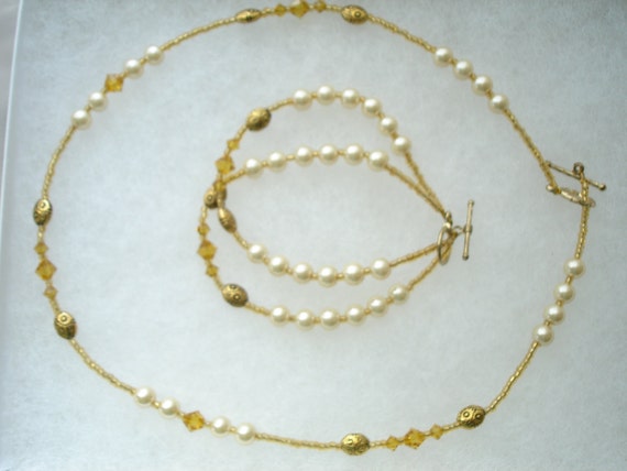 Necklace and Bracelet with Pearl, Topaz, and Gold… - image 3