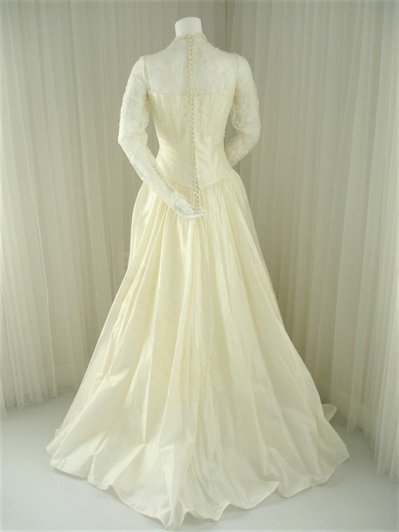ILGWU Silk Shantung Silk Wedding Dress - image 9