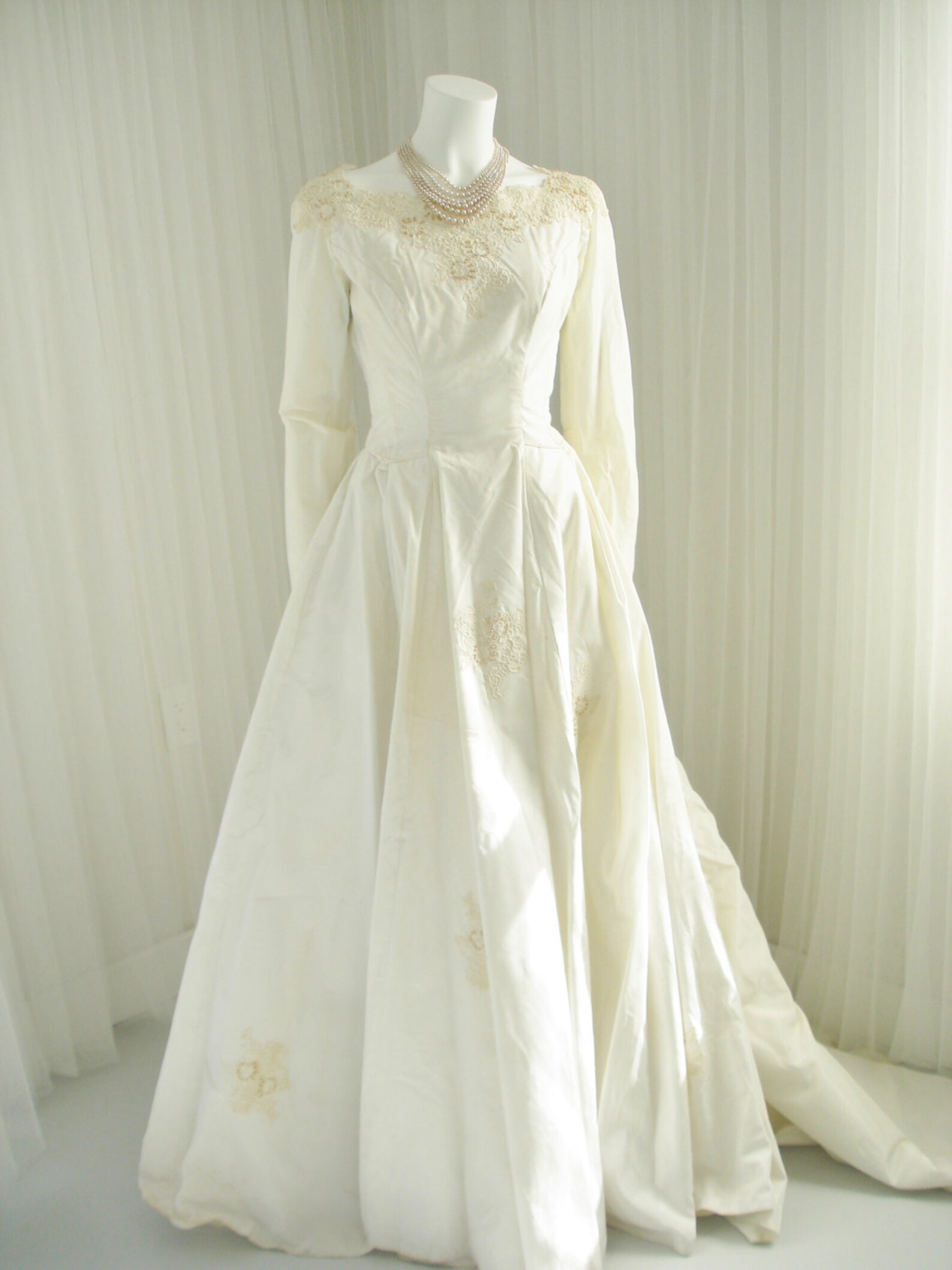 1940s Silk Taffeta Ribbon Gown