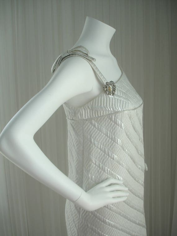 Mod Vintage White and Silver Lame'  Asymmetrical … - image 4