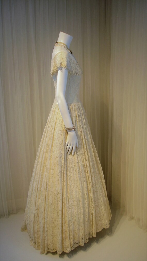 Ivory Wedding Dress 1940s Off the Shoulder Chanti… - image 4