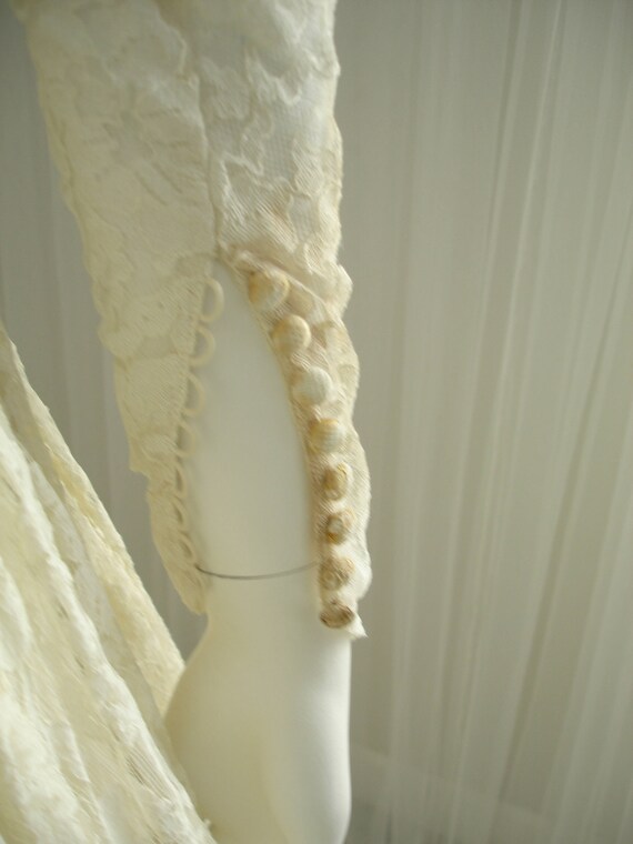 Antique Ivory Lace Wedding Dress and Lace Cap 193… - image 8