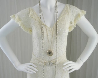 True Antique Vintage Fitted 1920 Off-White Lace Flapper Dress with Flutter Sleeves