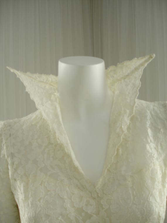 Antique Ivory Lace Wedding Dress and Lace Cap 193… - image 3