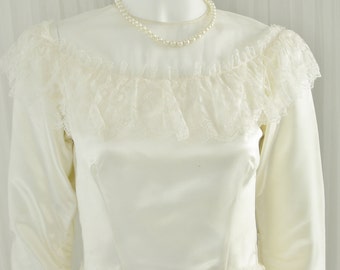 Early 20th Century 1930/40's satin and Lace Bridal Gown Wedding Dress with Button Back Medium Length Train