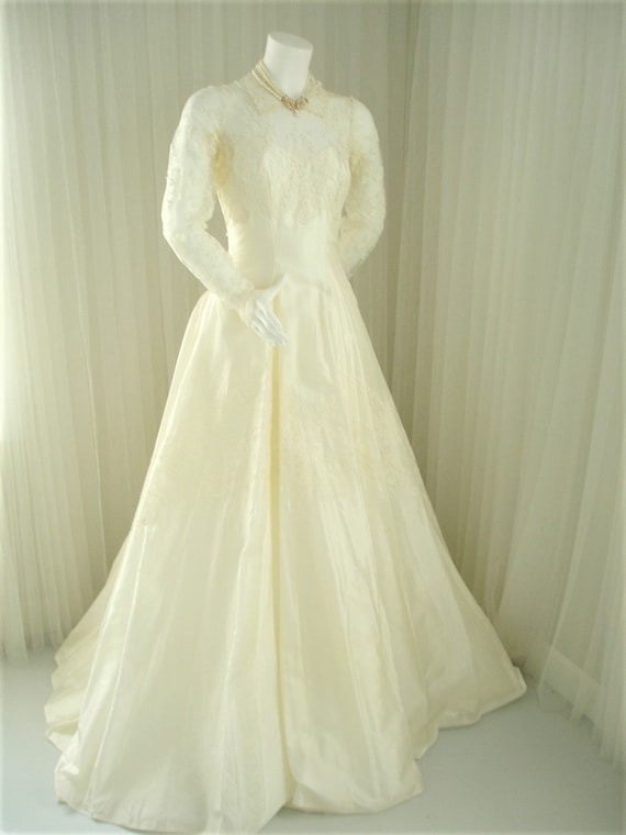 ILGWU Silk Shantung Silk Wedding Dress - image 2