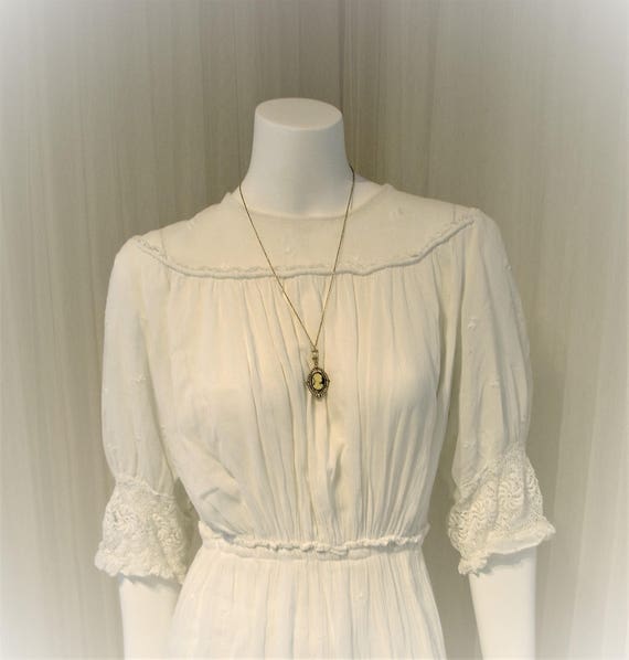 embroidered white linen dress Zara Basic women's black floral dress size L – Solé Resale Boutique main image 1