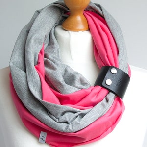 Foulard rond avec revers, écharpe printanière, écharpe tendance, écharpe rose avec revers noir, idées cadeaux, cadeau pour elle, écharpe tshirt image 1