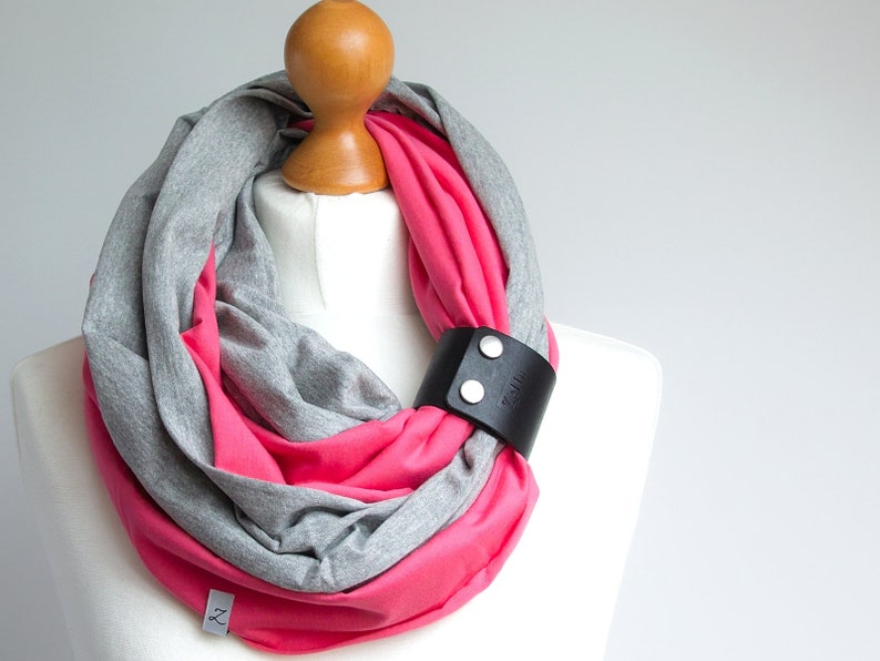 Foulard rond avec revers, écharpe printanière, écharpe tendance, écharpe rose avec revers noir, idées cadeaux, cadeau pour elle, écharpe tshirt image 2