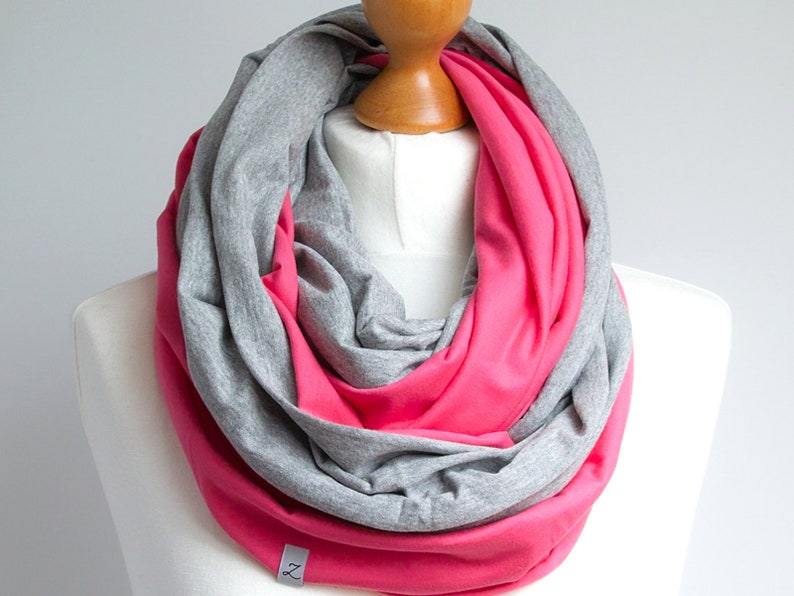 Foulard rond avec revers, écharpe printanière, écharpe tendance, écharpe rose avec revers noir, idées cadeaux, cadeau pour elle, écharpe tshirt image 3