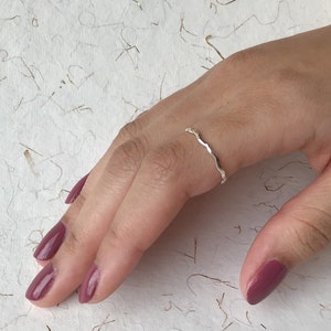 Anillo de plata, anillo de plata esterlina, anillo de onda, anillo de onda de plata, anillo simple, anillo 925
