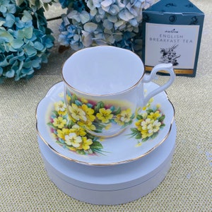 Royal Albert - Yellow Primrose - Bone China Teacup and Saucer
