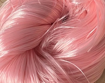 Cabelo de boneca em nylon cor de rosa para reimplante.