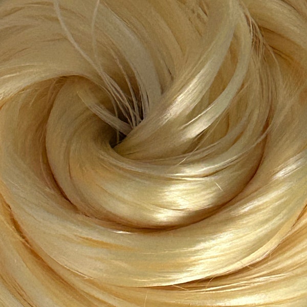 Cheveux de poupée blonde bombée en nylon à réenraciner