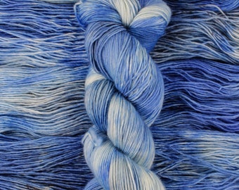 Blue Jay - 100% organic merino fingering yarn, Eco Merino Light, blue white speckled sock yarn