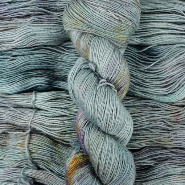 Herbalist - 100% organic merino fingering yarn, Eco Merino Light, silver green speckled sock yarn