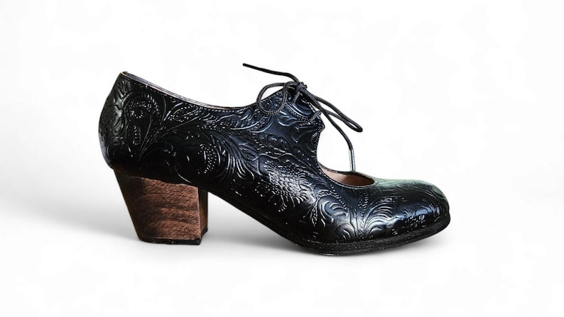 Zapatos Flamenco Professionals, nuevos, de cuero negro Cordonera, tacón bajo. imagen 1