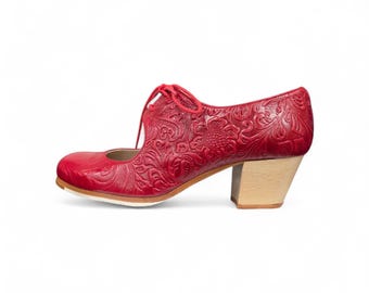 Zapatos Flamenco Profesionales, nuevos, de cuero rojo Cordonera, tacón bajo.