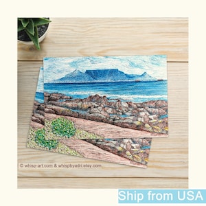Table Mountain,plage rocheuse,bleu coloré,stylo à encre brune Cartes postales artistiques (US) 4 x 15 cm,lot de 2 | ou 4 | ou 8 |* Expédier des États-Unis vers les États-Unis + certains pays