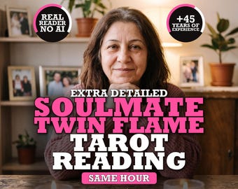 Könnte beinhalten: Eine Person mit braunem Haar in einem kastanienbraunen Pullover, hinter einem Holztisch mit zwei brennenden Kerzen und Tarotkarten. Textüberlagerungen: REAL READER NO AI, +45 YEARS OF EXPERIENCE, EXTRA DETAILED SOULMATE TWIN FLAME TAROT READING, SAME HOUR, SWIPE FOR MORE.