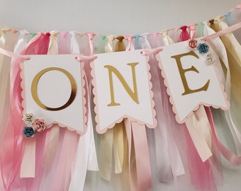 Striscione floreale per seggiolone per il primo compleanno: ghirlanda di tulle e nastri rosa