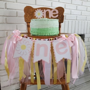 Daisy High Chair Banner. ONE banner.  Daisy Garland. Daisy party decorations. Daisy Theme. Fully Assembled.
