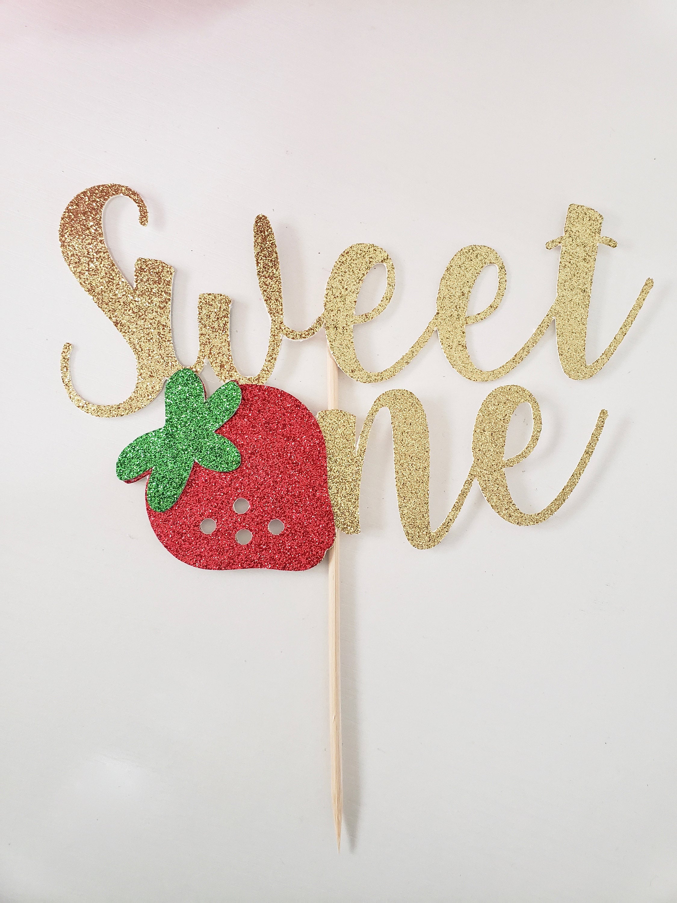 Cheereveal Decorazioni per torte di fragole per ragazze, a tema fragola, per torte di compleanno, cupcake, palline da dessert, a tema frutta, feste di compleanno, baby shower, celebrazioni, oggetti di