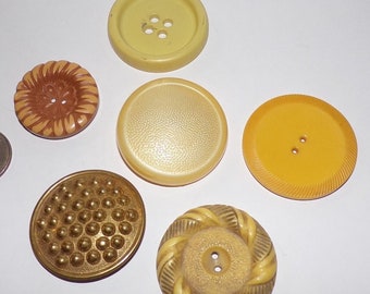 Vintage Large Buttons, Bakelite, Celluloid, Plastic and Metal Buttons, Lot of Six Butterscotch Yellow Buttons, 1940's