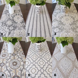 Puede incluir: Diez caminos de mesa diferentes en varios patrones y colores. Los caminos de mesa están hechos de una tela similar al lino y presentan una variedad de diseños, que incluyen rayas, patrones geométricos y patrones florales. Los caminos de mesa miden aproximadamente 35,5 cm de ancho y 183 cm de largo.