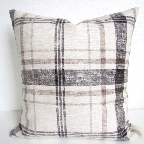 Funda de almohada a cuadros grises, almohadas a cuadros grises, color tostado, carbón y negro estilo rústico.