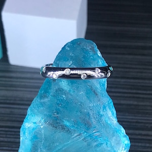 Platin 3mm zick zack bündig gefasstes Diamant Band