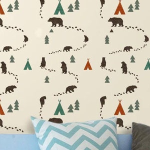 Stencil a forma di tepee con orso del bosco: decorazione murale riutilizzabile per la cameretta dei bambini