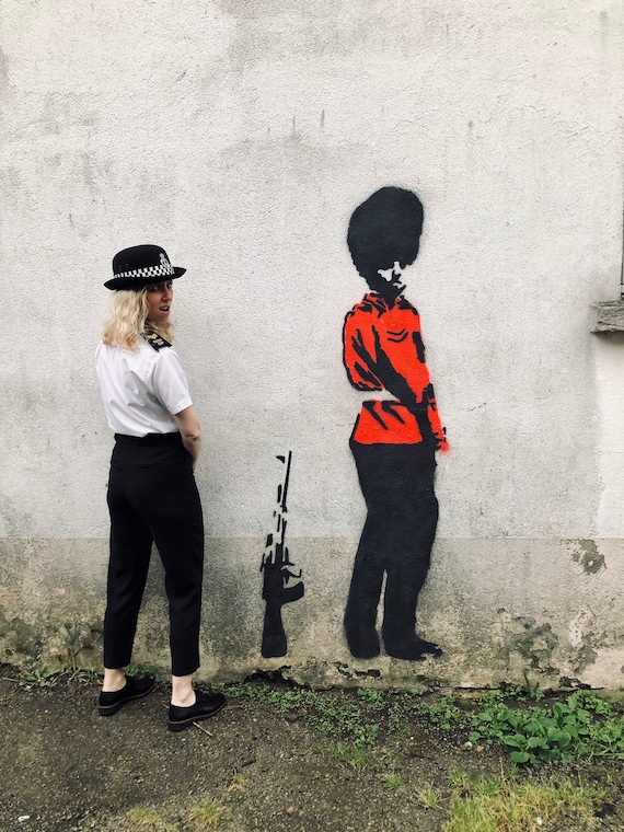 писинг Banksy Stencil Pissing Guard XL HUGE life size. Reusable Graffiti Art  Banksy Replica Stencils. Great for Painting XL Banksy Wall Mural. - Etsy 日本