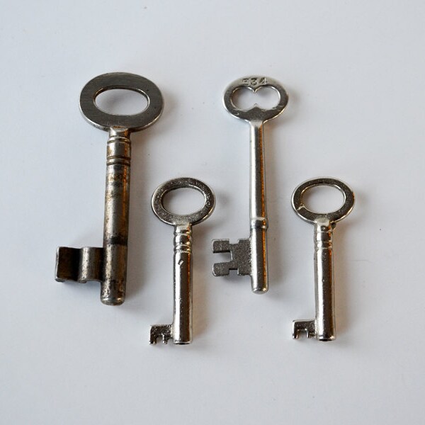 Vintage Skeleton Keys ~ Four Skeleton Keys ~  Authentic Old Keys ~ Steampunk