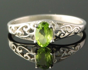 Filligree #W3848 Sterling Silver Ring with 6x4 mm Peridot