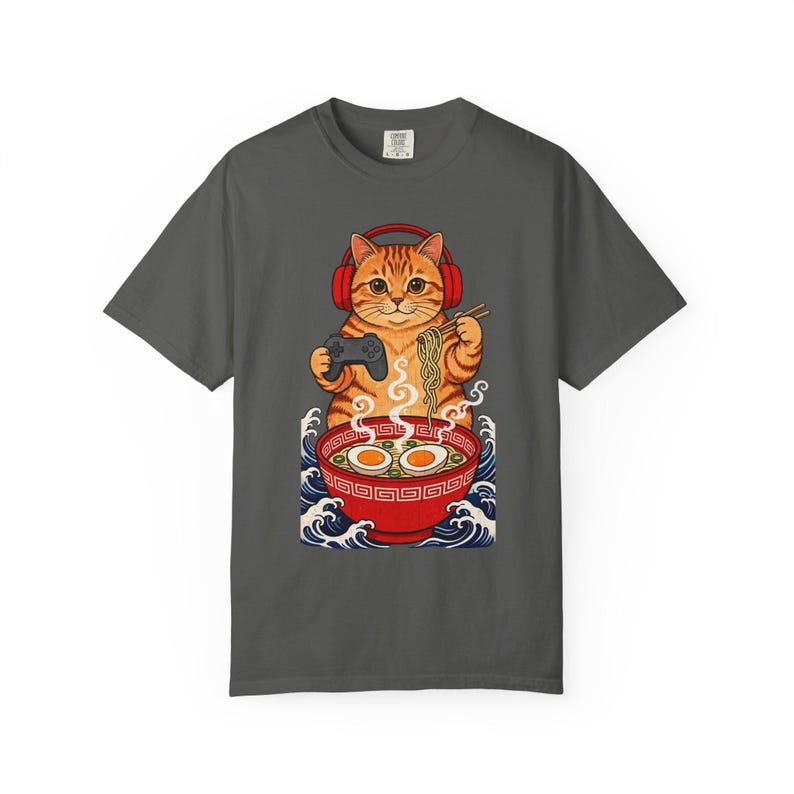 Camiseta de gato gamer comiendo ramen, camiseta kawaii de gato comiendo ramen, camiseta de gato estilo ola japonesa, regalo divertido para amantes de los videojuegos, camiseta de gato estilo anime imagen 7