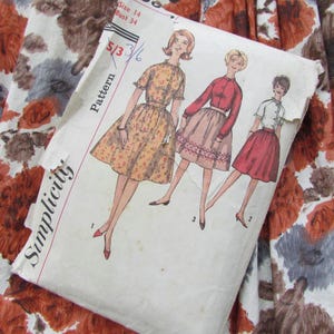 Vintage Size 34 Inch Bust, Blouse and Full Skirt - Mid Century Sewing Pattern, Simplicity No 4550