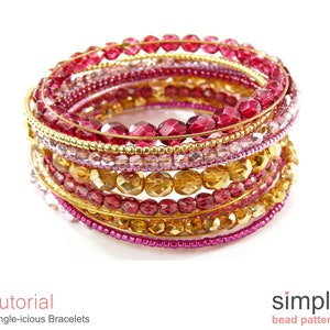 Pu&ograve; includere: Un set di otto braccialetti perlati in tonalit&agrave; oro, rosa e rosso. I braccialetti sono realizzati con piccole perle di vetro e filo.