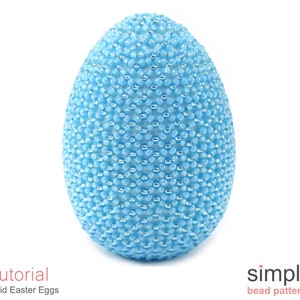Puede incluir: Un huevo de Pascua de cuentas azul claro. El huevo est&aacute; hecho con cuentas peque&ntilde;as y redondas y tiene un acabado liso y brillante.  Tutorial: Huevos de Pascua s&oacute;lidos. patrones de cuentas simples.