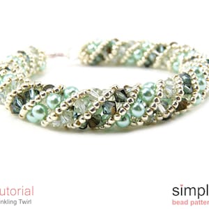 Peut inclure: Un bracelet en perles vertes et argentées avec un design torsadé. Le bracelet est fait de petites perles de rocaille et de perles plus grosses ressemblant à des perles. Les perles sont disposées en spirale.