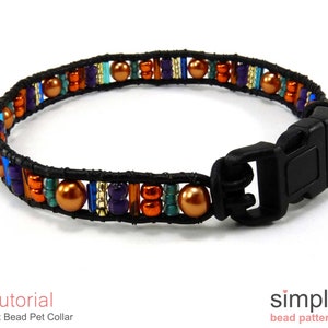 Może przedstawiać: Czarny skórzany obroża dla zwierząt domowych z mieszanką pomarańczowych, niebieskich, fioletowych i złotych koralików. Obroża ma czarną plastikową klamrę.